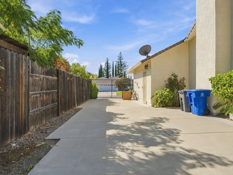 Photograph 38 of 3090 Howard Dr