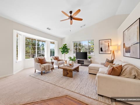 Photograph 7 of 3090 Howard Dr